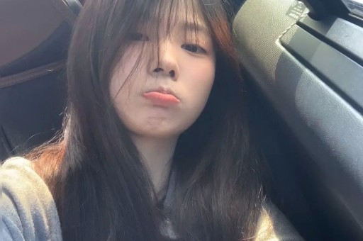 一手好牌打稀碎 三料影后马苏 被黑人驮肩 帮闺蜜撒谎 终究自断前程