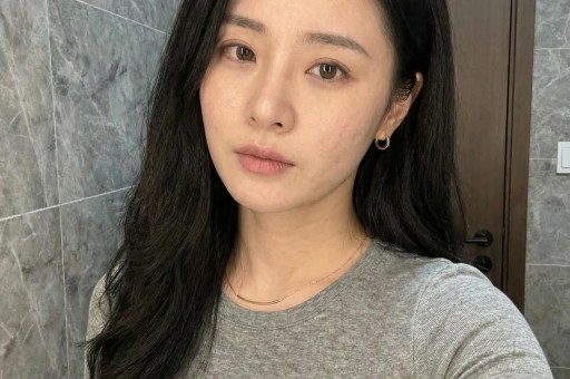 39岁范冰冰参加婚礼被曝光！素面朝天无明星架子网友：挺白挺胖