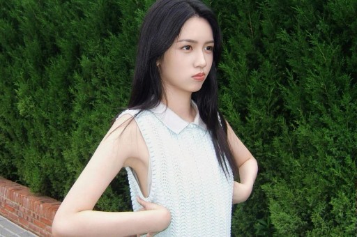 陪玩陪睡算啥？继人体盛宴、舔手指后艺人再曝阴暗面 秦岚被牵