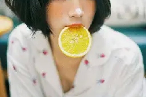 杨洋吃瓜引爆网络！明星私生活背后的吃瓜文化现象